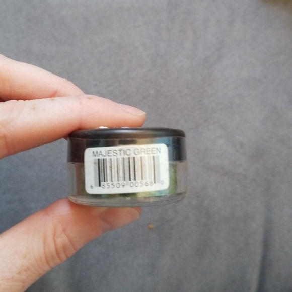 Eye shadow - Picture 3 of 3